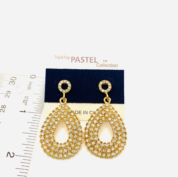 Earrings Crystal Tear Drop. Pierced - Picture 2 of 8